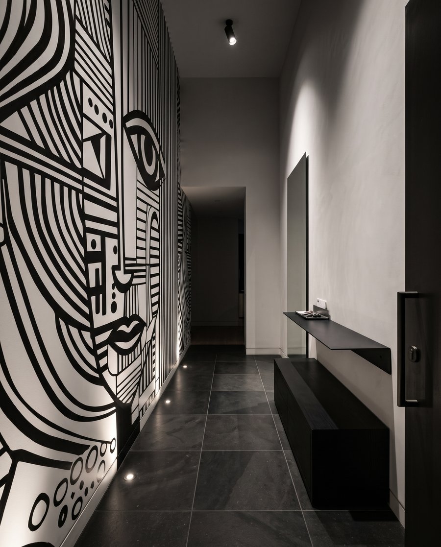 Face in Lines — interior 4